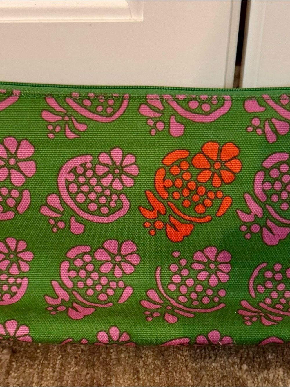 Clinique x Marimekko Green Floral Cosmetic Bag and Card Holder - Picture 8 of 13